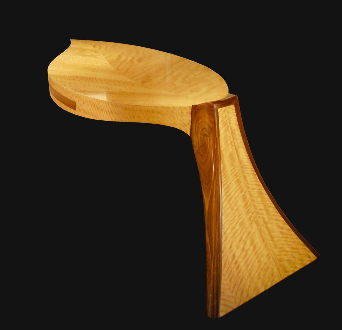 Philippe Bresson 1996, table en forme de feuille, dim. 2,60 m x 1,00 m x 0,73 m