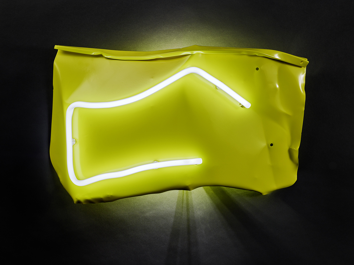 Froissé I, 2016 - Tôle peinte, LED, néon38 x 60 x 12 cm