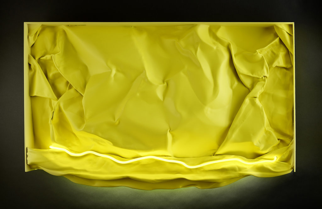 Froissé XIII, 2018 - Tôle peinte, LED, tube néon 70 x 110 x 14 cm